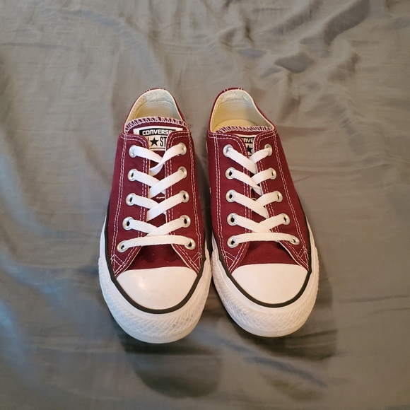 converse burgundy low